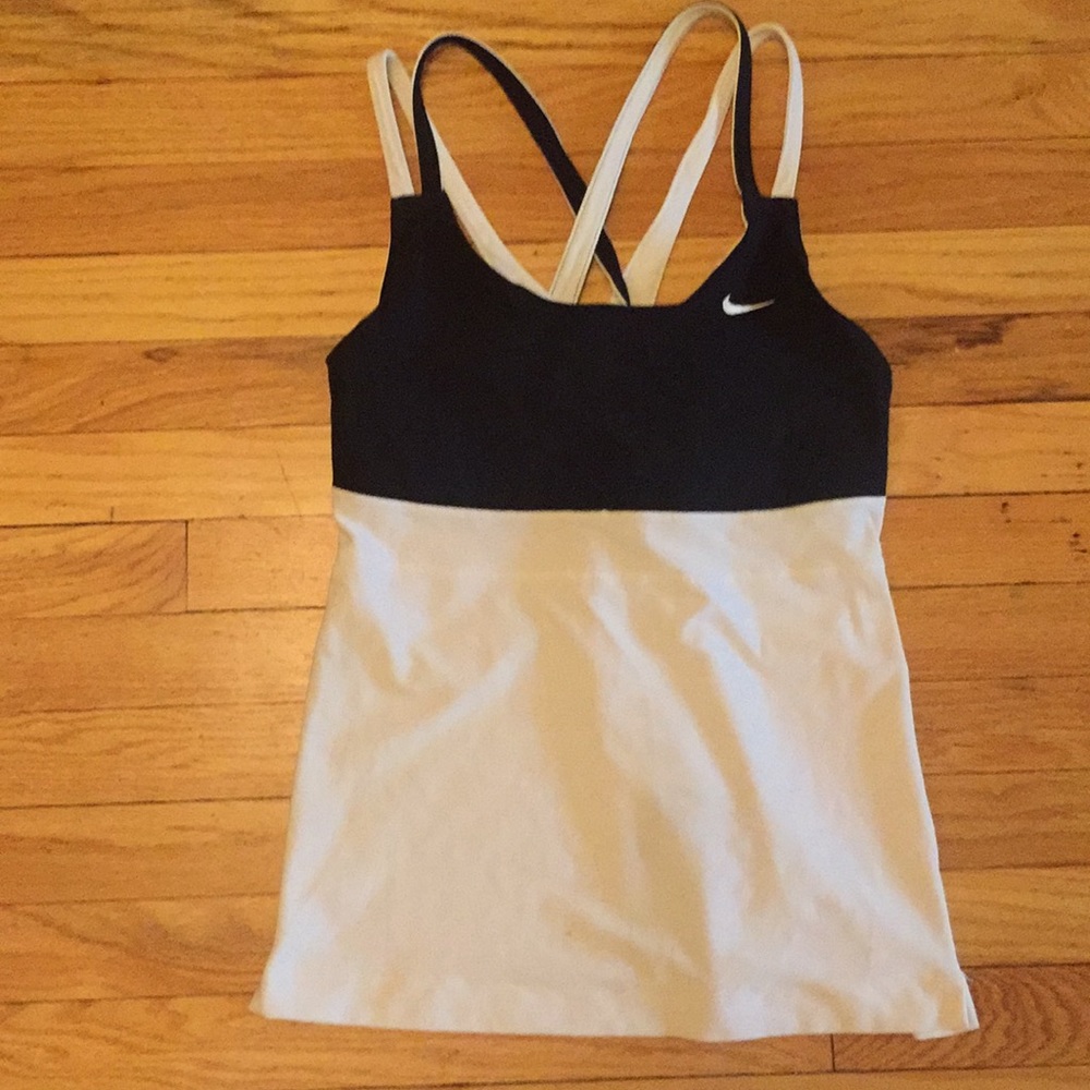 Nike dry to fit size l top black and white